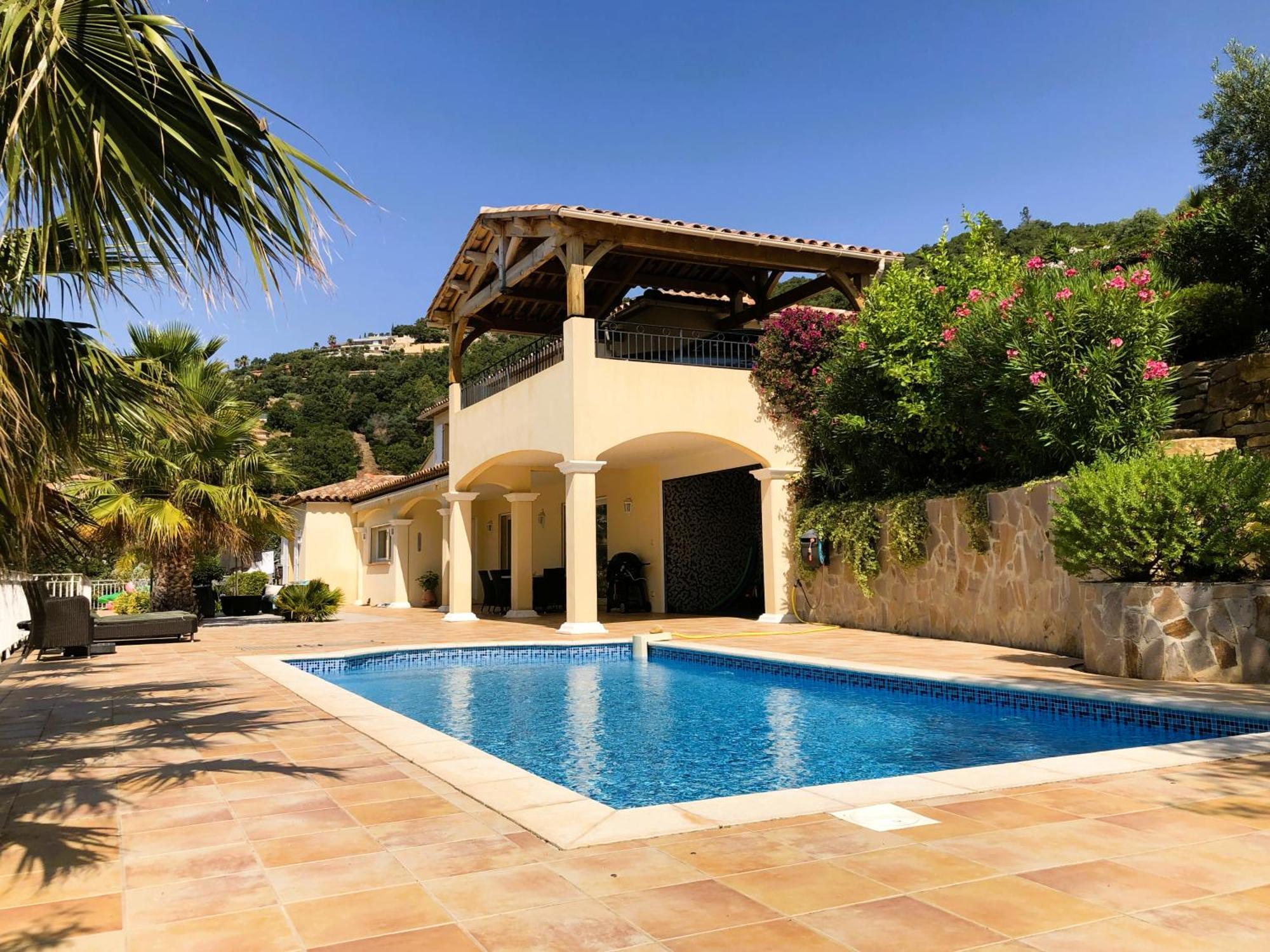 Joya Climatisee Pour 8 Personnes Avec Piscine Et Vue A Villa La Londe-les-Maures